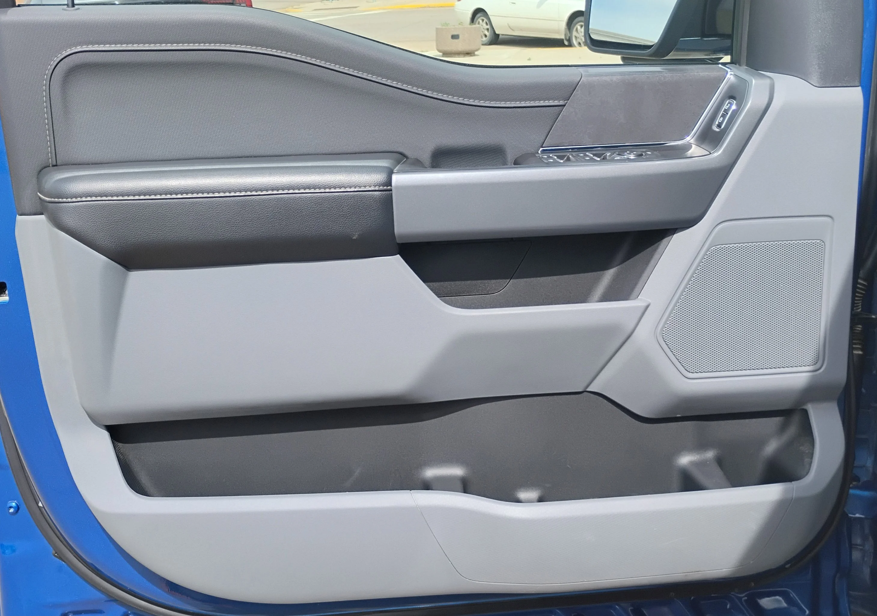 Used 2024 Blue Ford XLT image 10