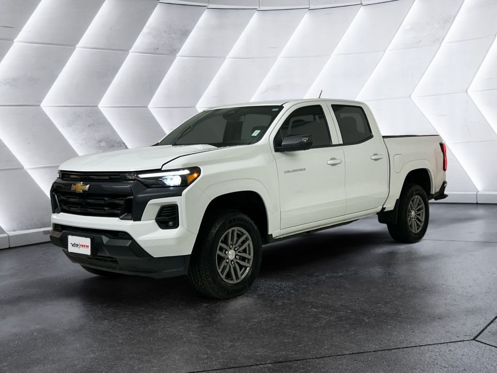 Used 2025 White Chevrolet LT image 3