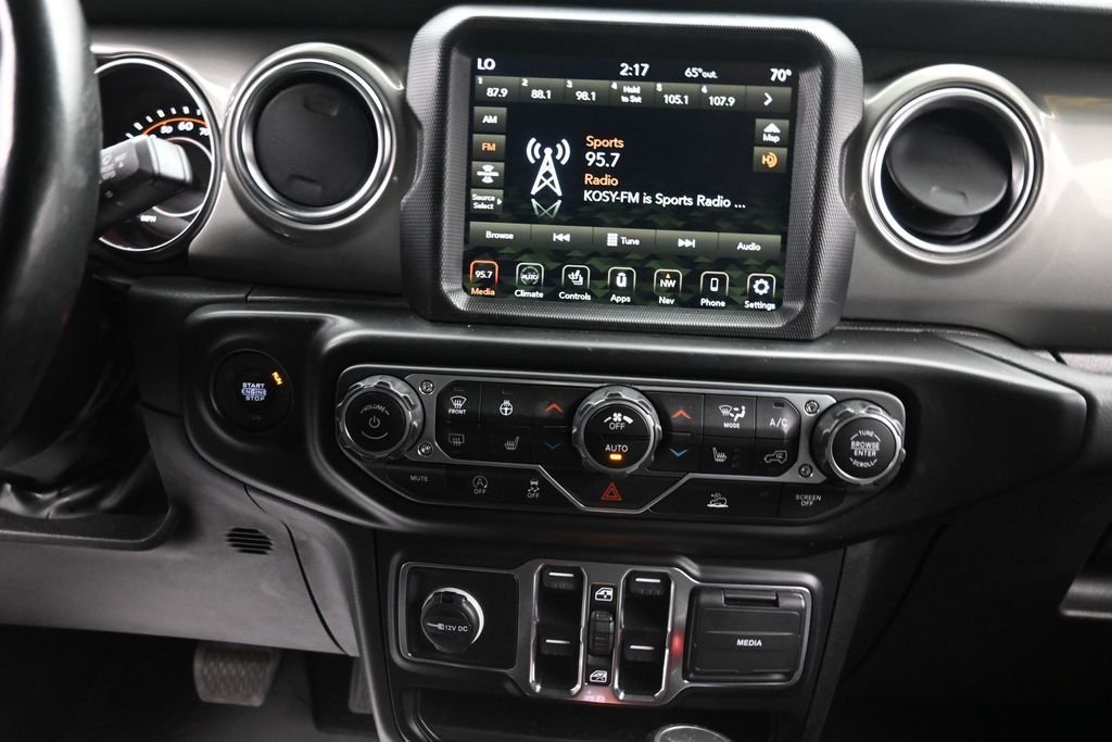 Used 2022 White Jeep Unlimited Sahara image 18