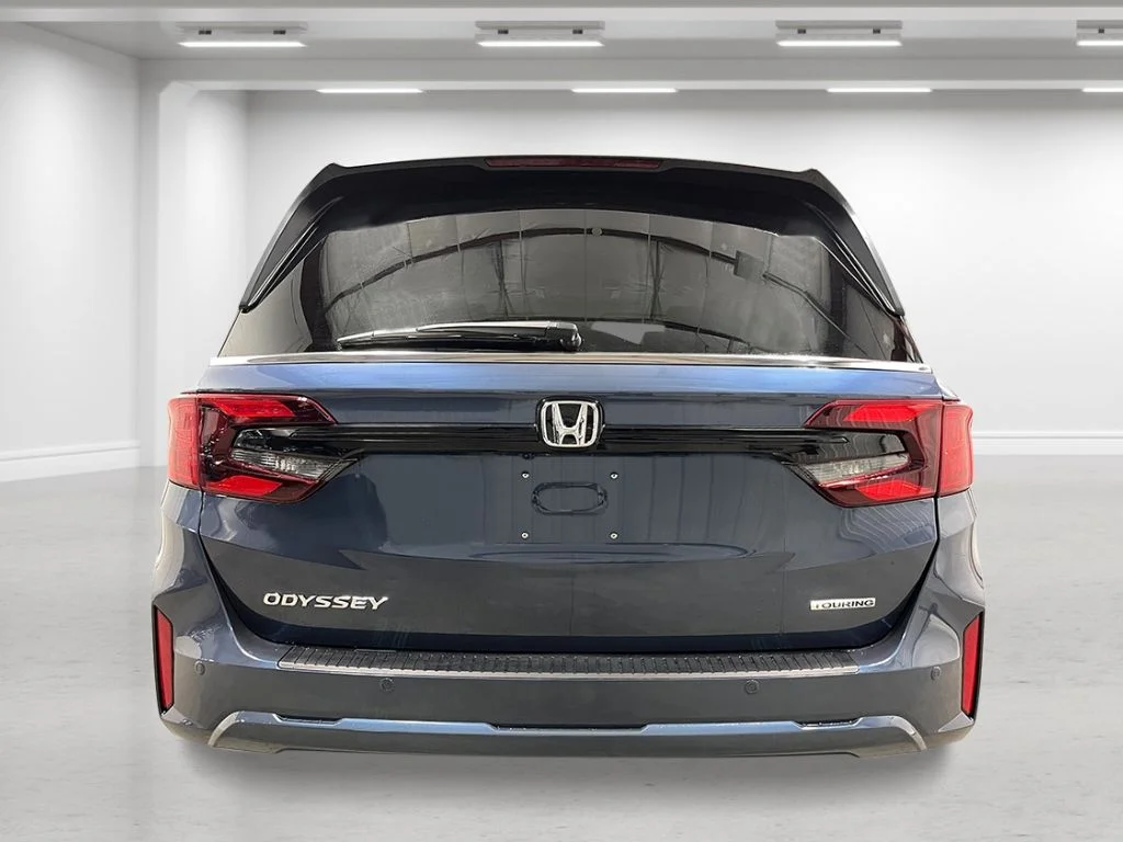 New 2026 Smoke Blue Pearl Honda Touring image 4