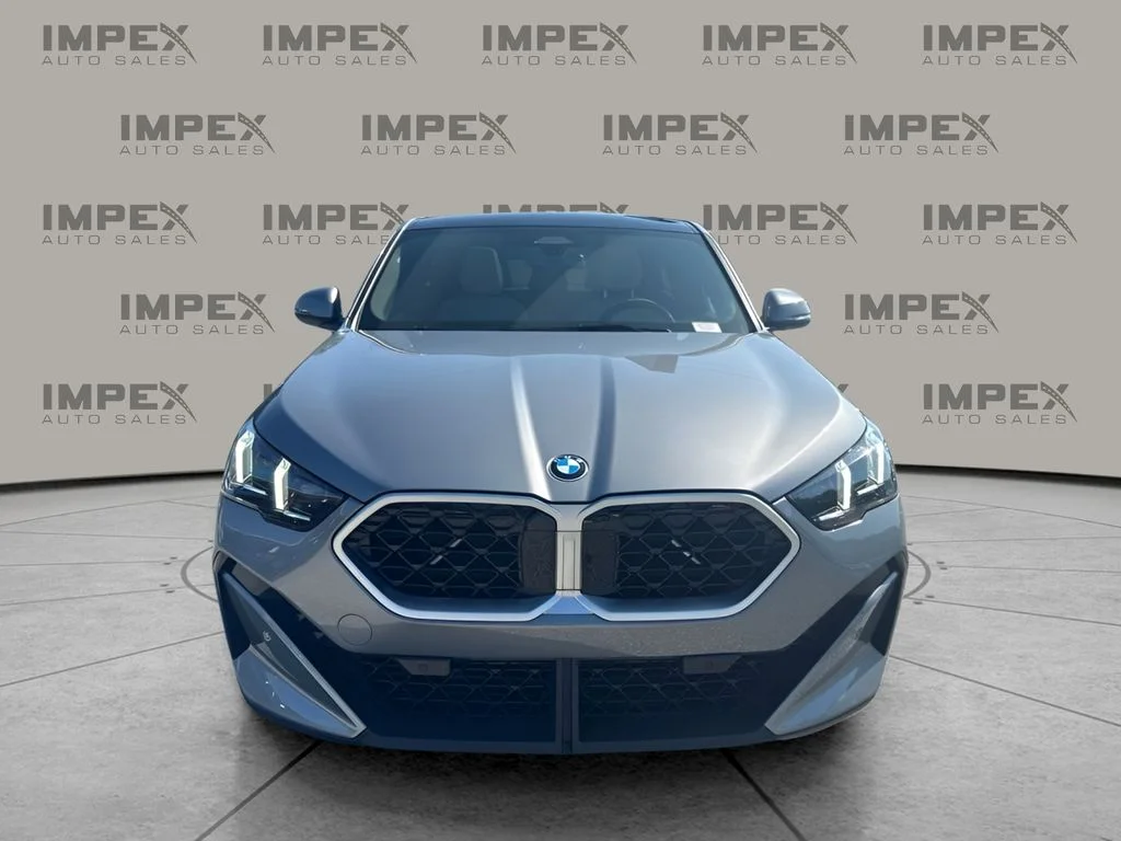 Used 2025 Gray BMW xDrive28i image 8