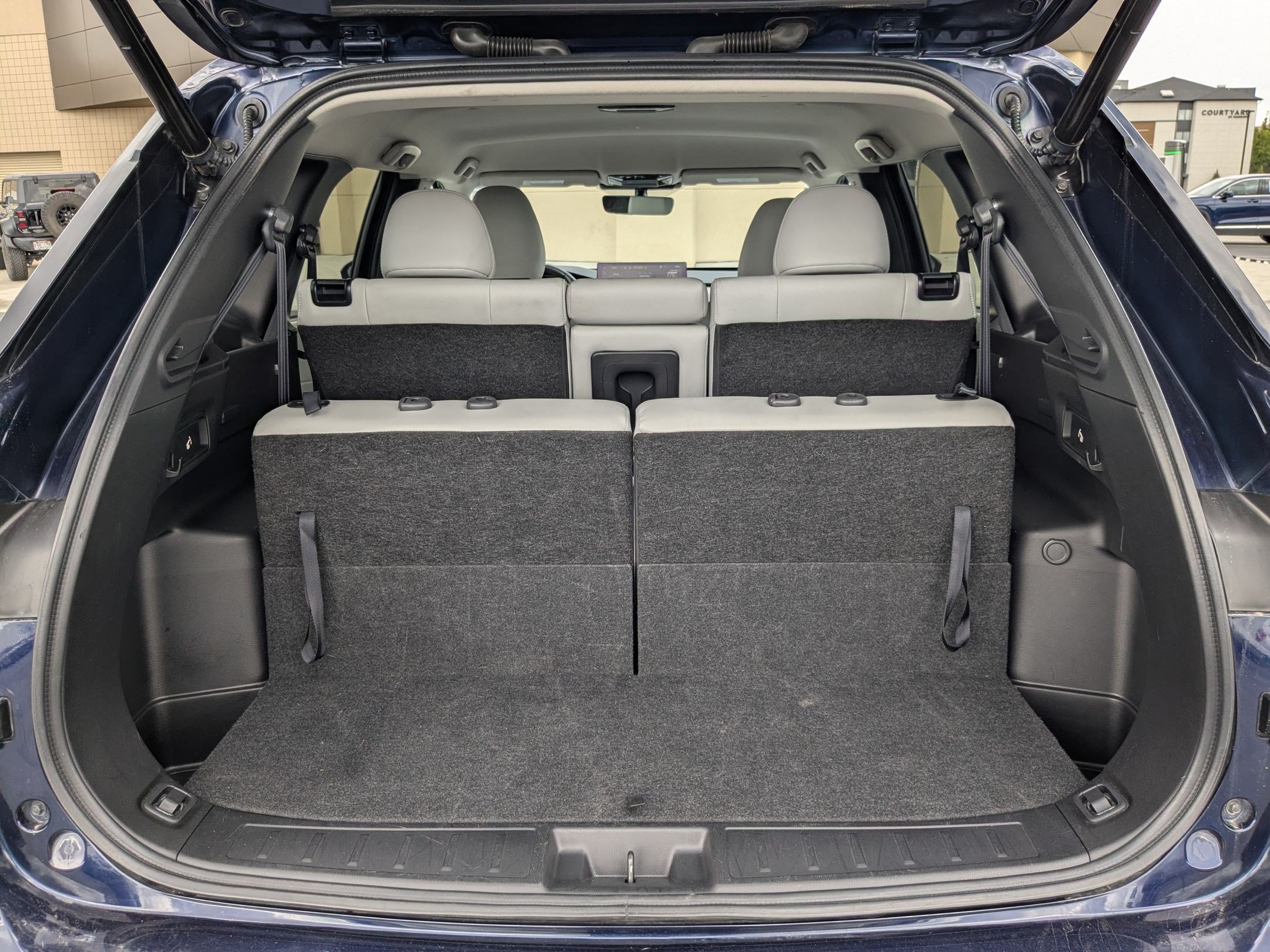 Used 2025 Silver Mitsubishi SE image 30