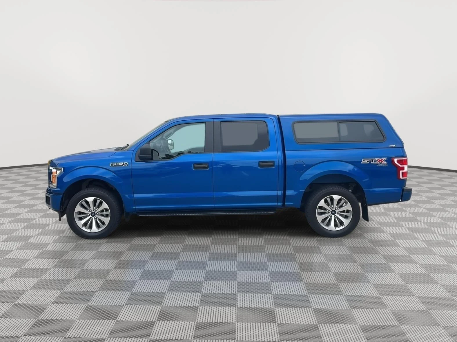 Used 2018 Lightning Blue Ford XL image 6