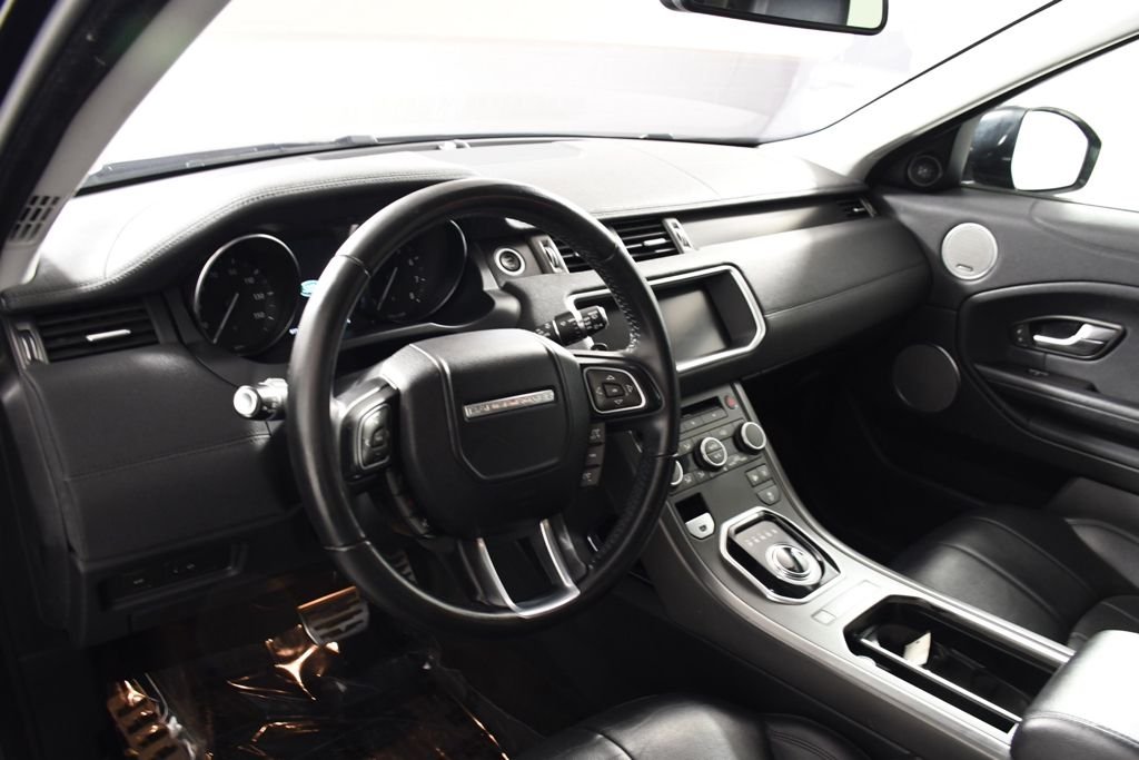 Used 2018 Narvik Black Land Rover SE image 12