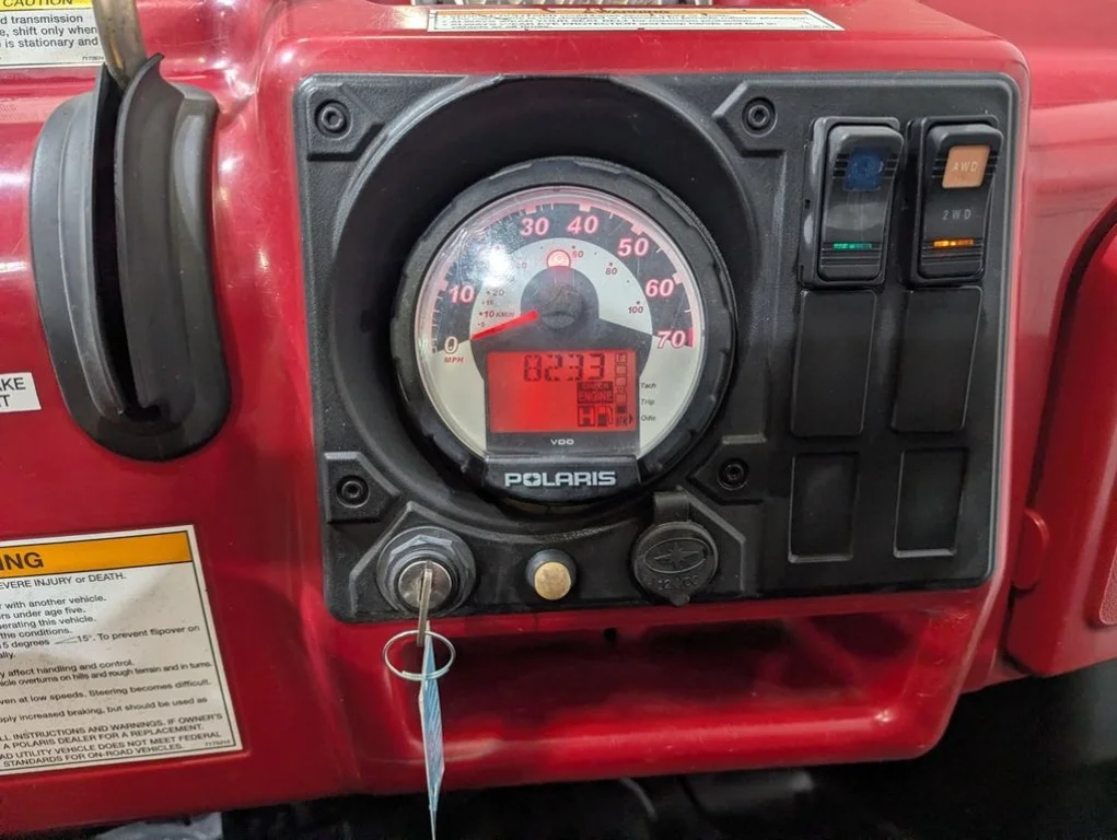 Used 2009 RED Polaris Crew image 8