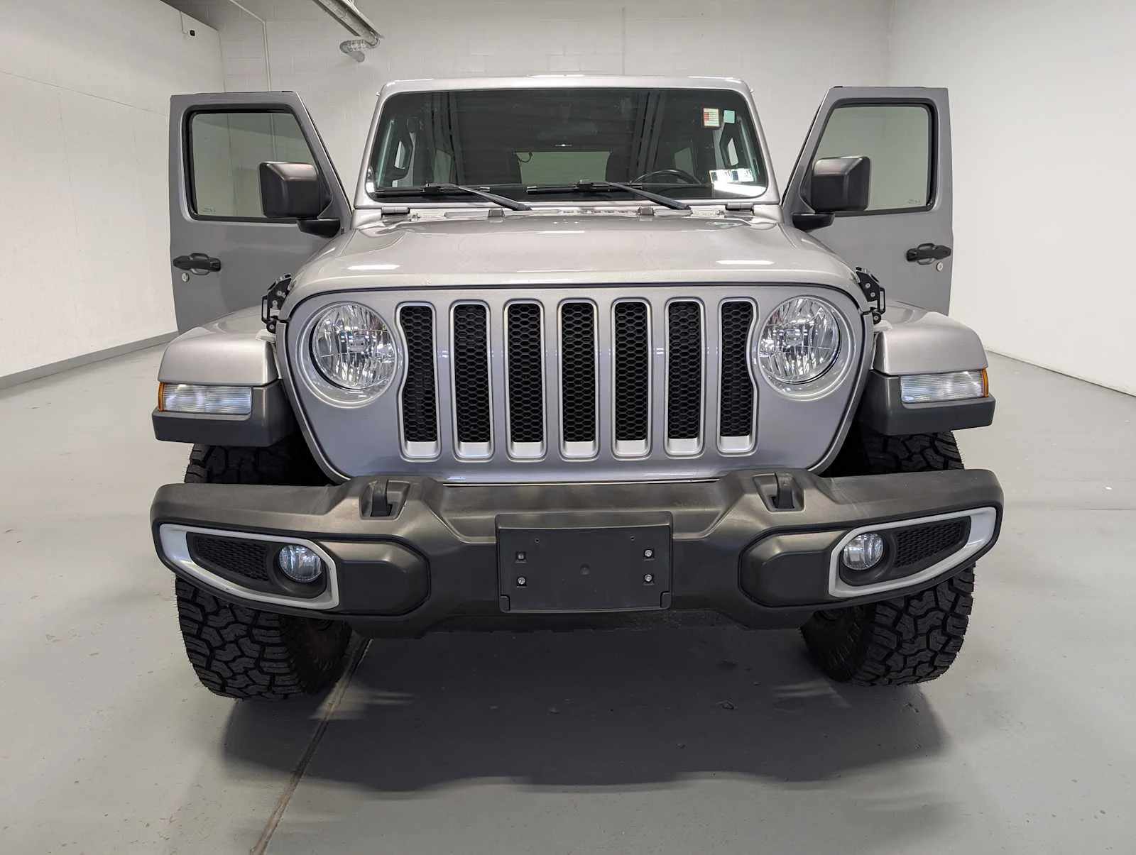 Used 2020 Billet Silver Metallic Clearcoat Jeep Sahara image 15