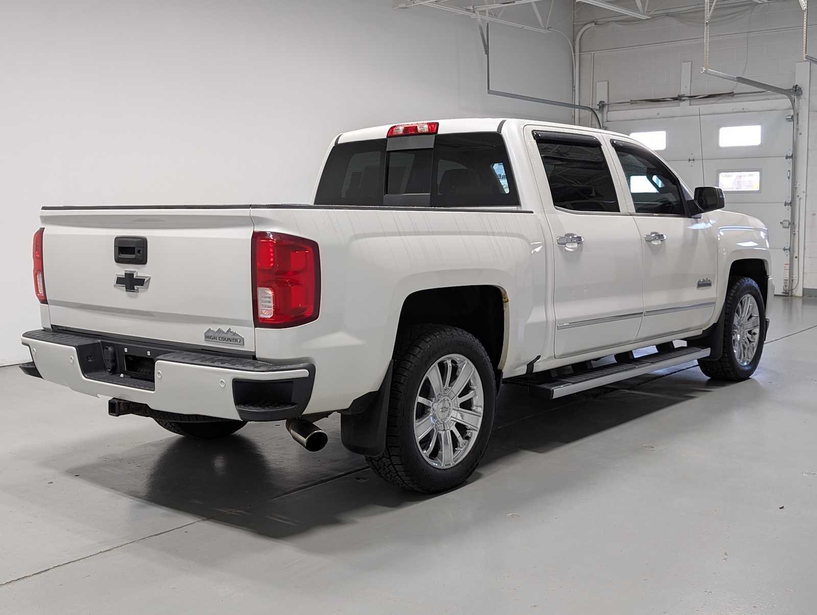 Used 2017 Iridescent Pearl Tricoat Chevrolet High Country image 8