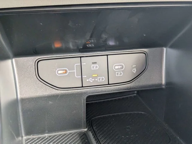 2025 Kia Sorento S - Photo 23