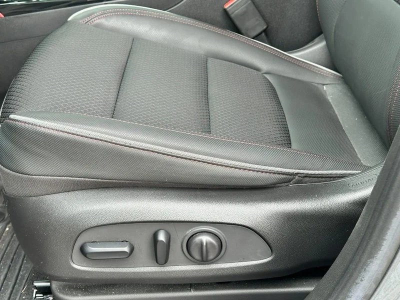 Used 2022  Chevrolet RS image 17