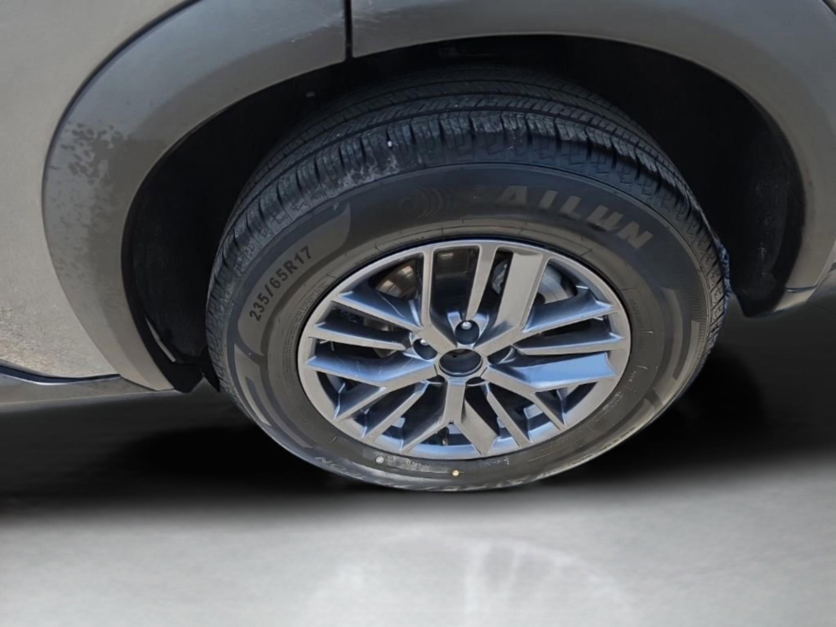 Used 2023 Gry/gray Nissan S image 31