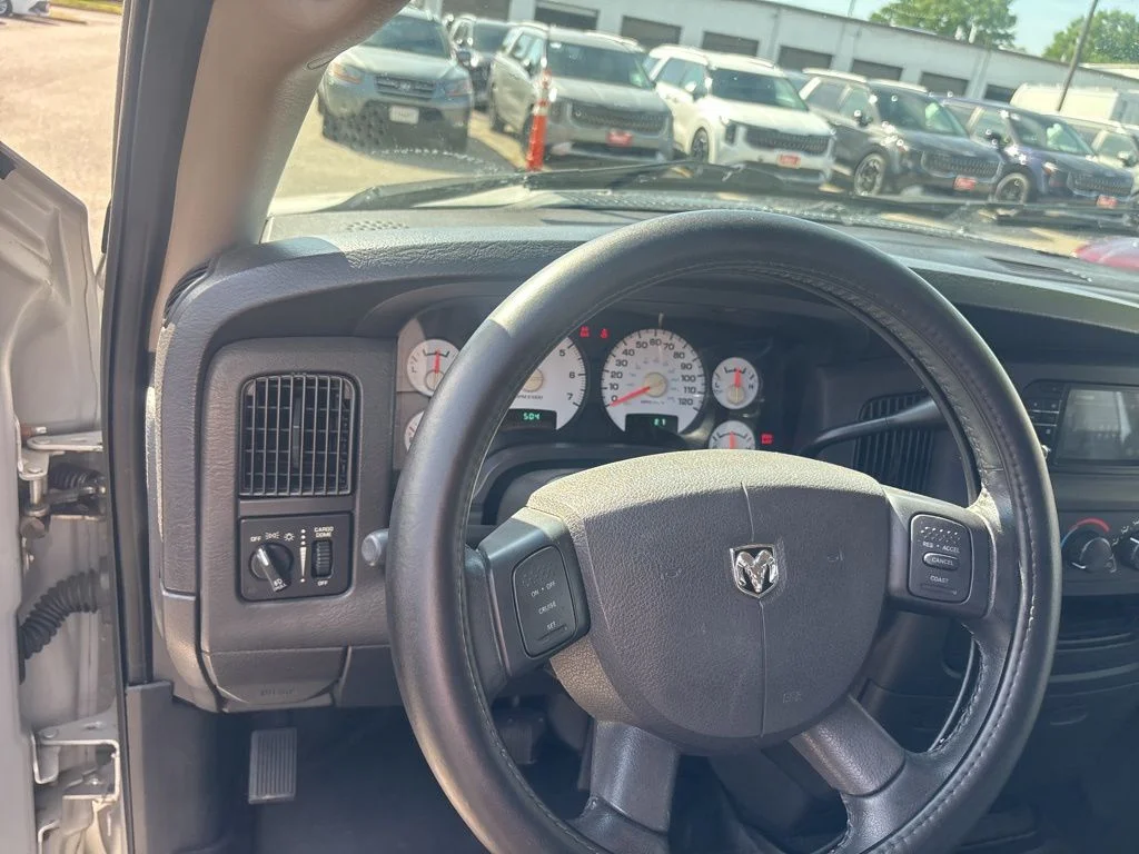 Used 2004 Black Dodge SLT image 18