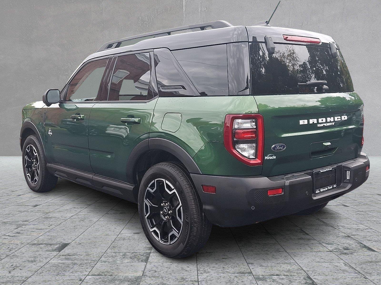 Used 2025 Eruption Green Metallic Ford Outer Banks image 4
