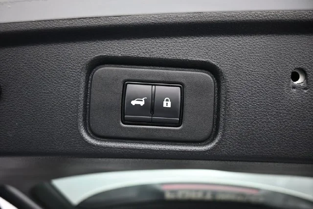 Used 2024 White Nissan Platinum image 13