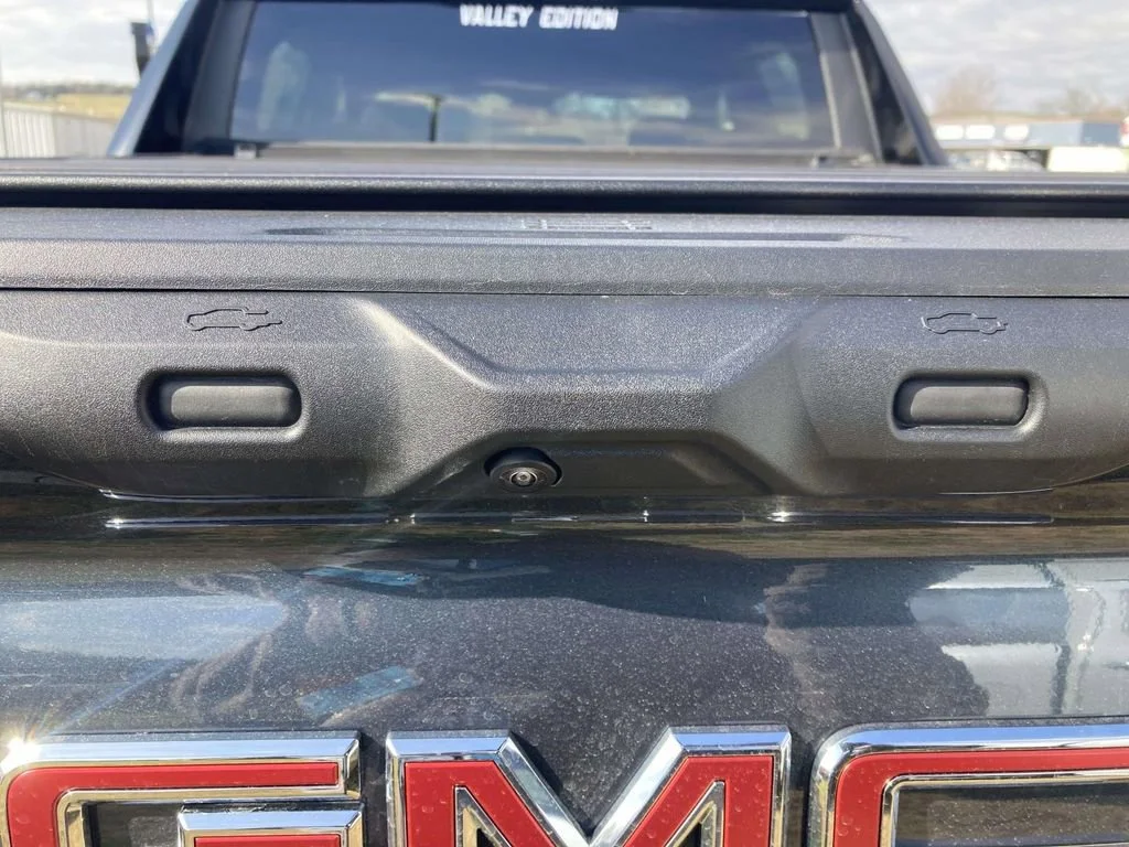 New 2026 Deep Ocean Metallic GMC Elevation Extended Range image 12