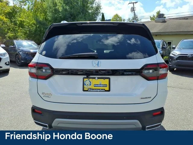 Used 2025 White Honda Touring image 8