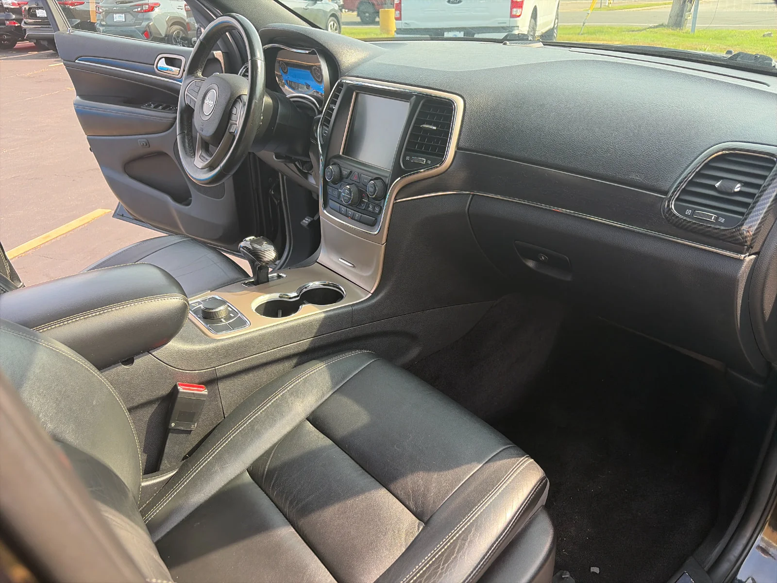 Used 2014 Brilliant Black Crystal Pearlcoat Jeep Limited image 17