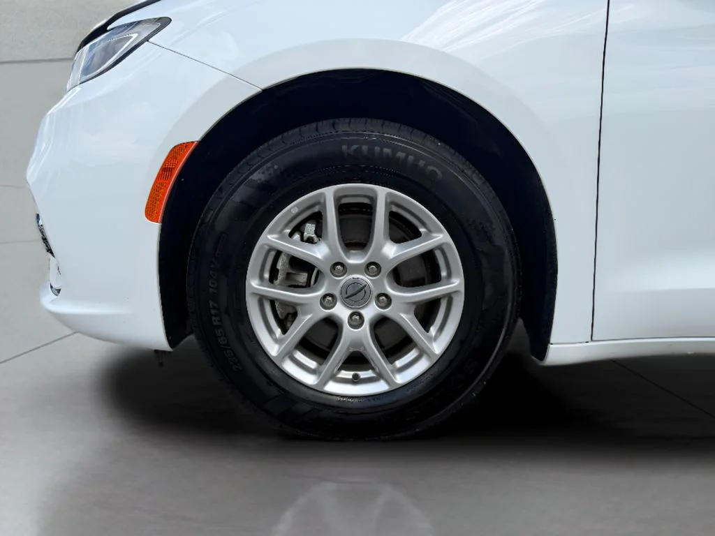 Used 2023 Bright White Clearcoat Chrysler Touring L image 22