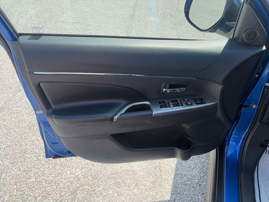 Used 2025 Blue Mitsubishi 2.0 SE image 10