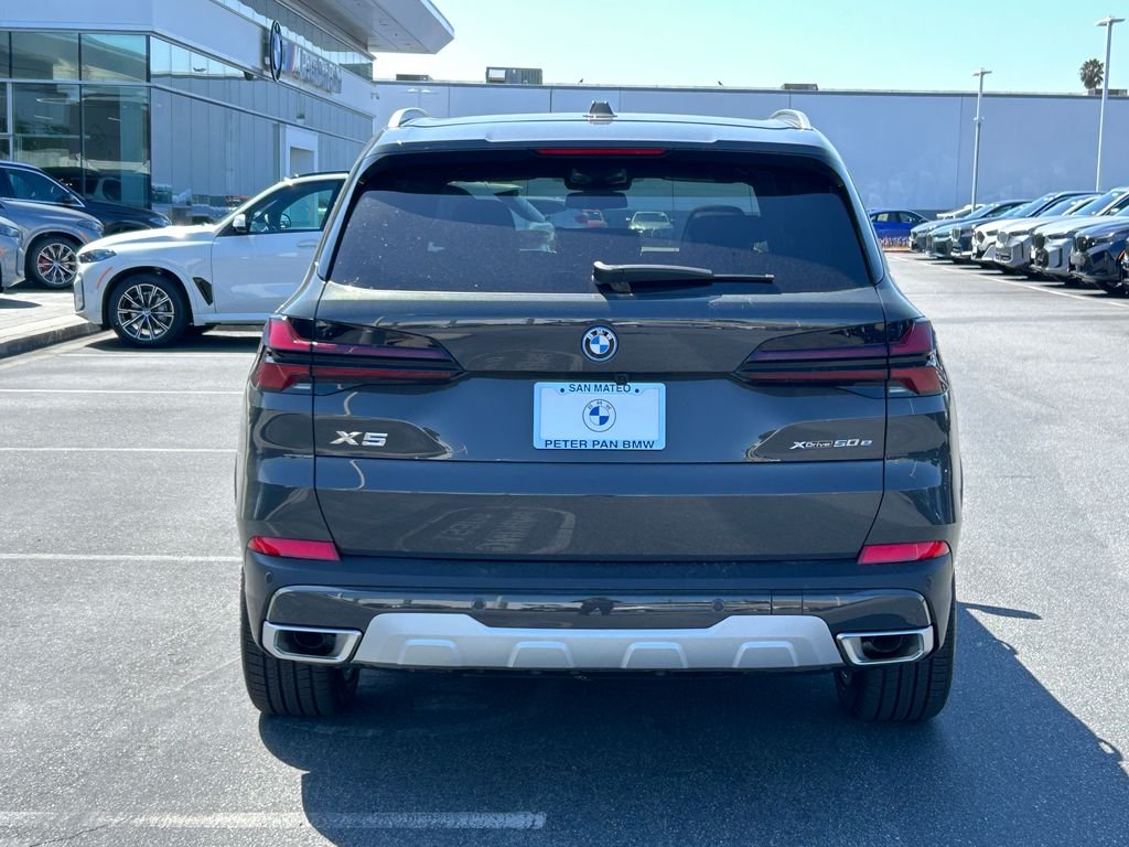 New 2026 Dravit Grey Metallic BMW xDrive50e image 4