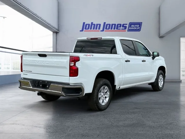 New 2026 Summit White Chevrolet WT image 5