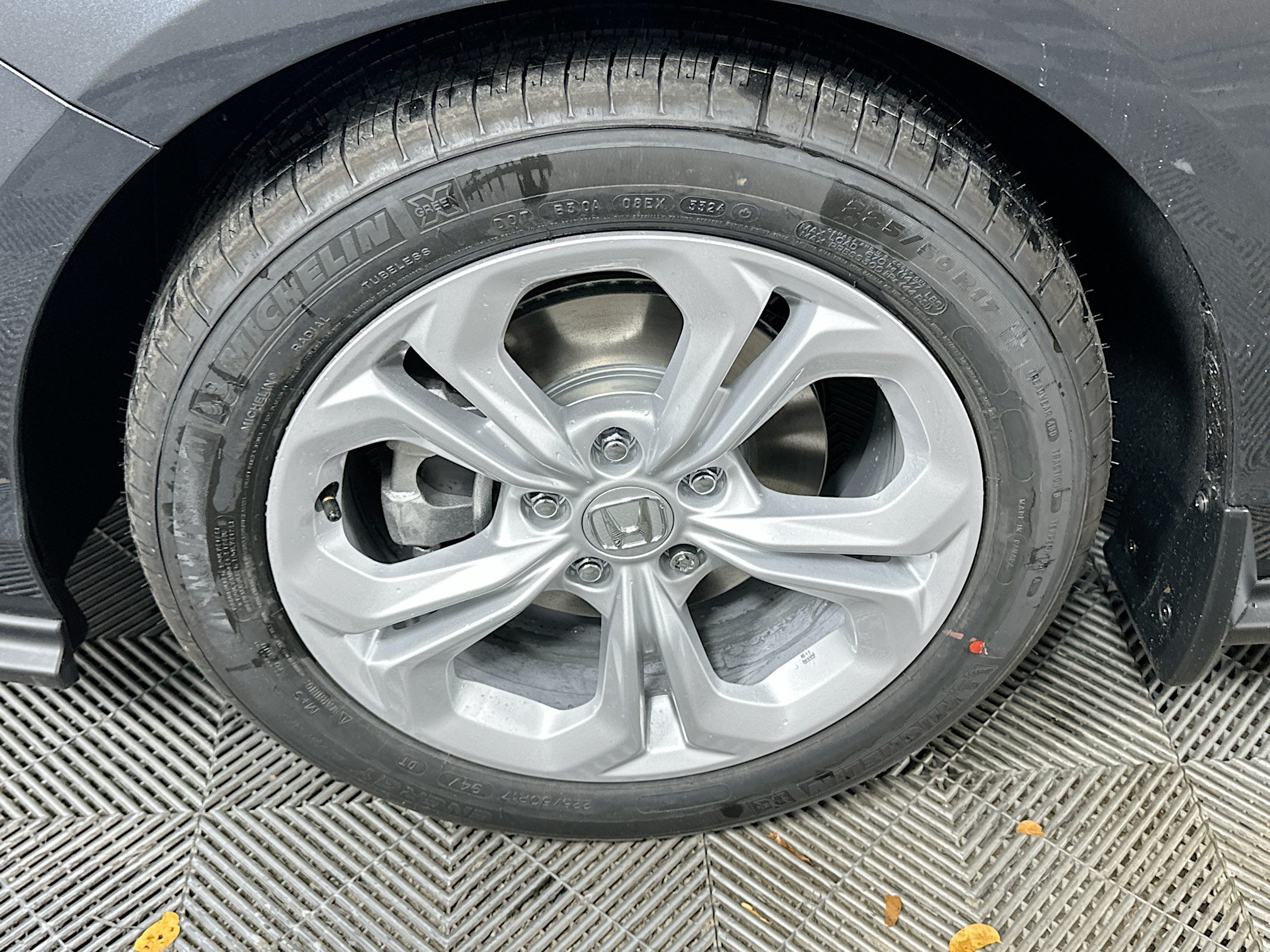 Used 2025 Meteorite Gray Metallic Honda LX image 24