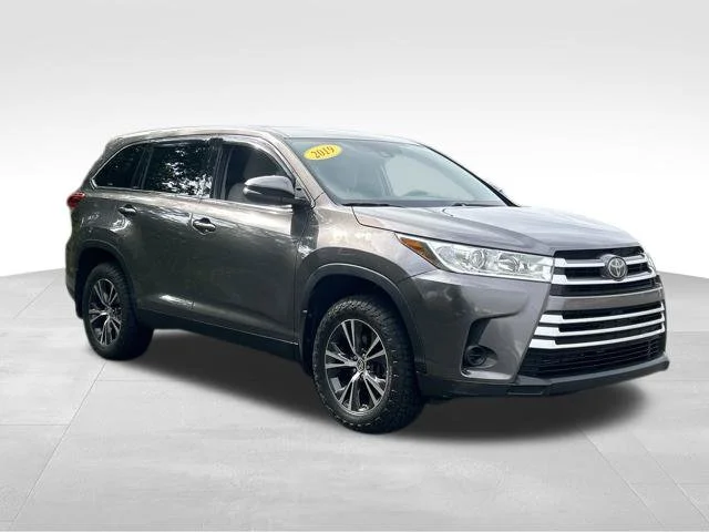 Used 2019 Gray Toyota LE image 7
