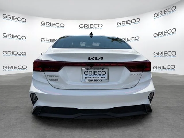 Used 2023 White Kia LXS image 6