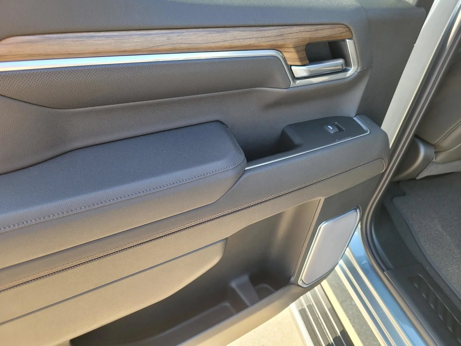 2026 Chevrolet Silverado 1500 High Country - Photo 8