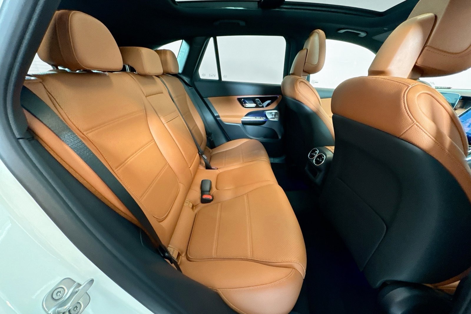 New 2026 Polar White Mercedes-Benz GLC 300 image 25