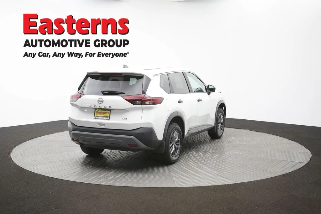 Used 2023 White Nissan S image 41
