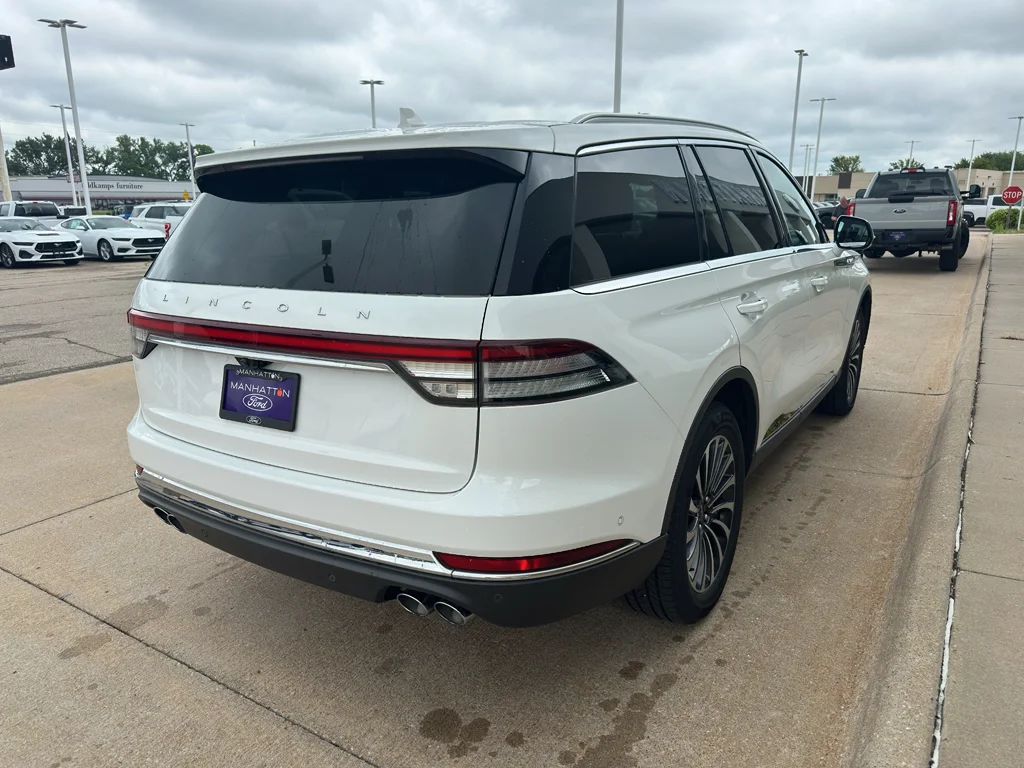 Used 2023 Pristine White Metallic Tri-Coat Lincoln Reserve image 10