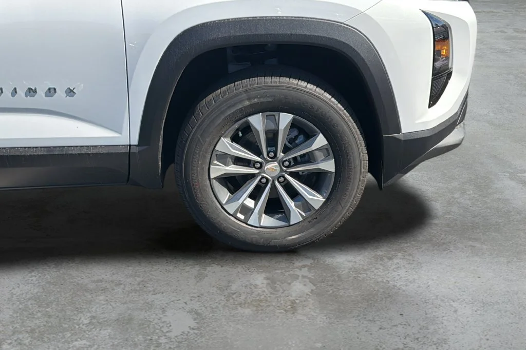 New 2027 Summit White Chevrolet LT image 9