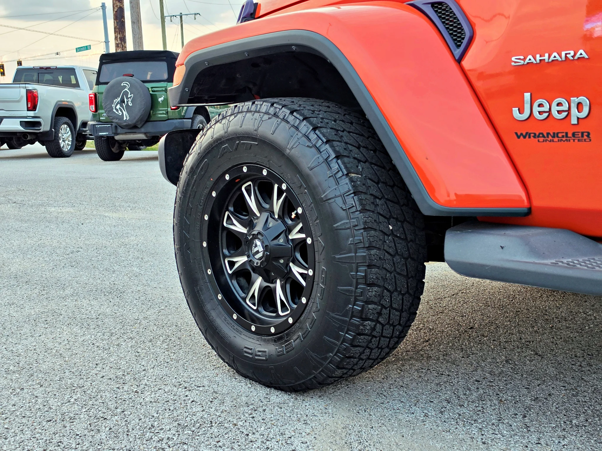 Used 2019 Punkn Metallic Clearcoat Jeep Sahara image 25
