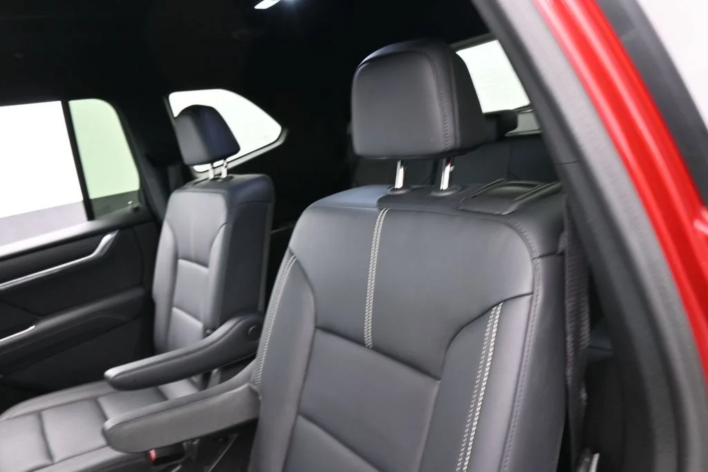 Used 2024 Volcanic Red Tintcoat GMC Elevation image 35