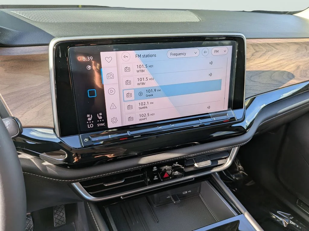 New 2026 Black Volkswagen 2.0T SE w/Technology image 19
