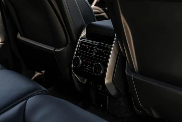 New 2026  Land Rover SE image 49