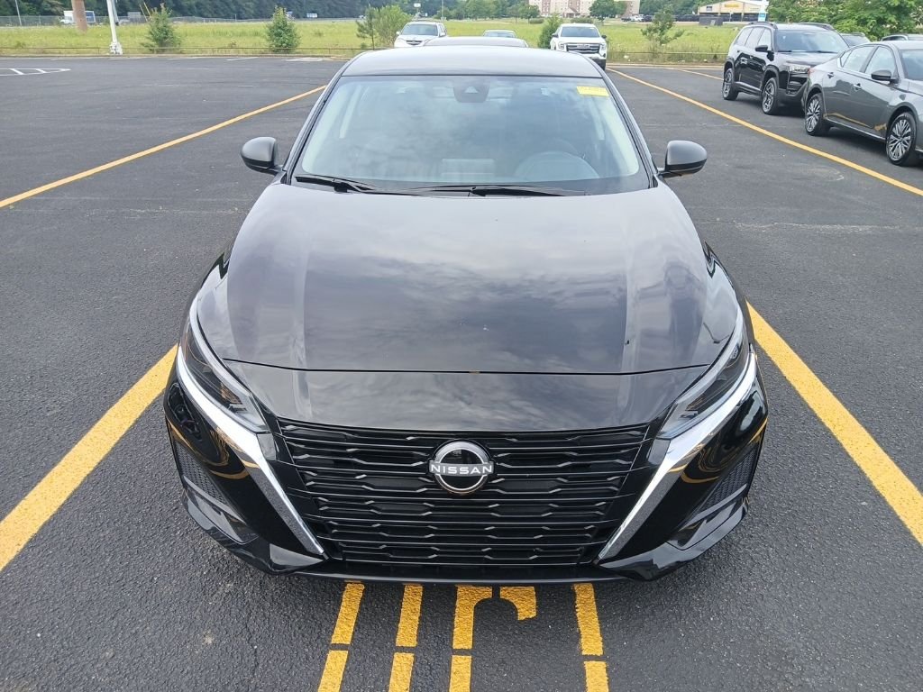 2025 Nissan Altima's photo