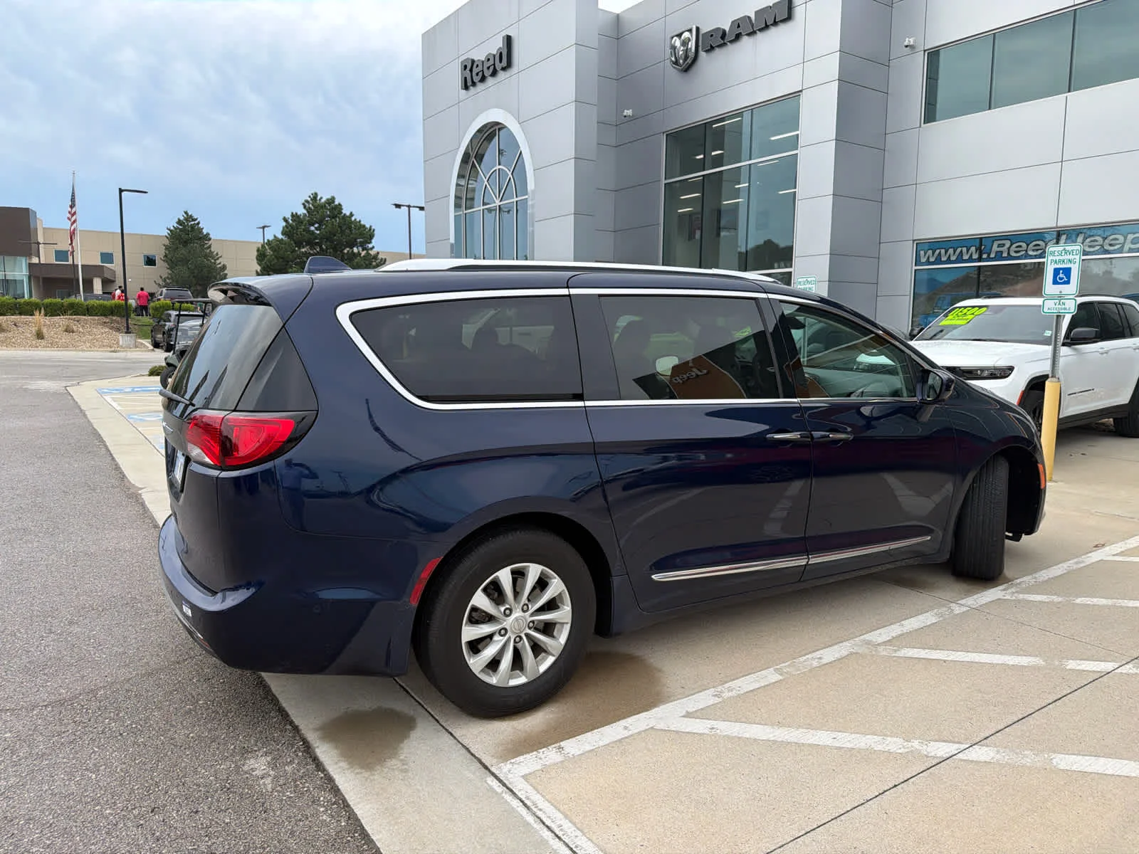 Used 2019 Jazz Blue Pearlcoat Chrysler Touring L image 5