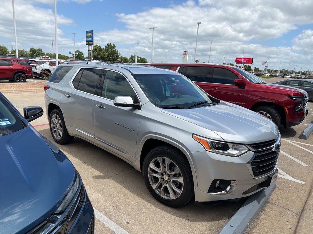 2021 Chevrolet Traverse FWD Premier's photo