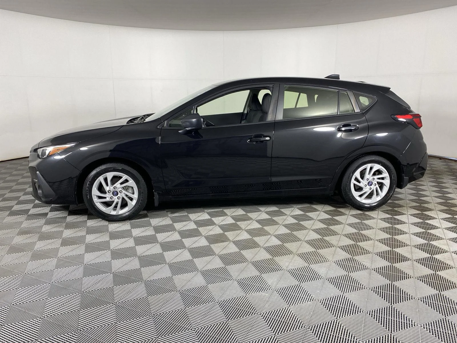 Used 2024 Crystal Black Silica Subaru  image 4