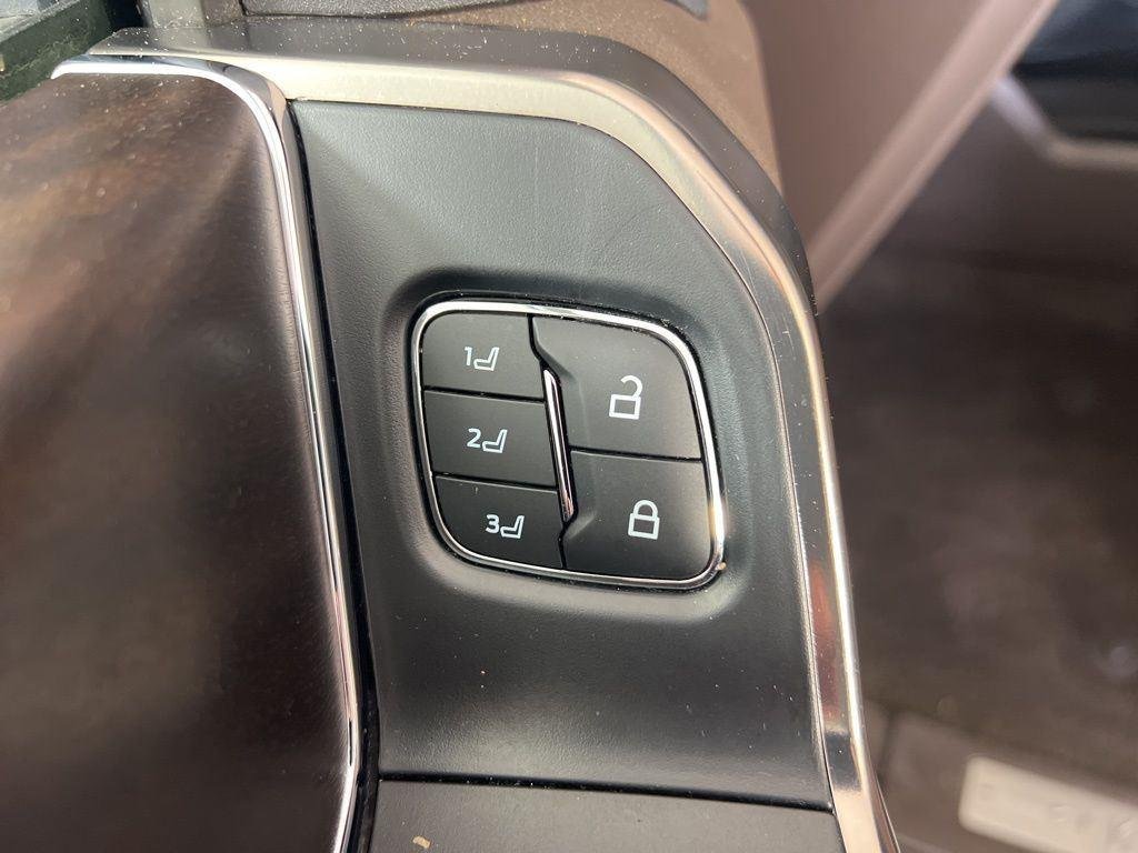 Used 2022 Brown Ford King Ranch image 9