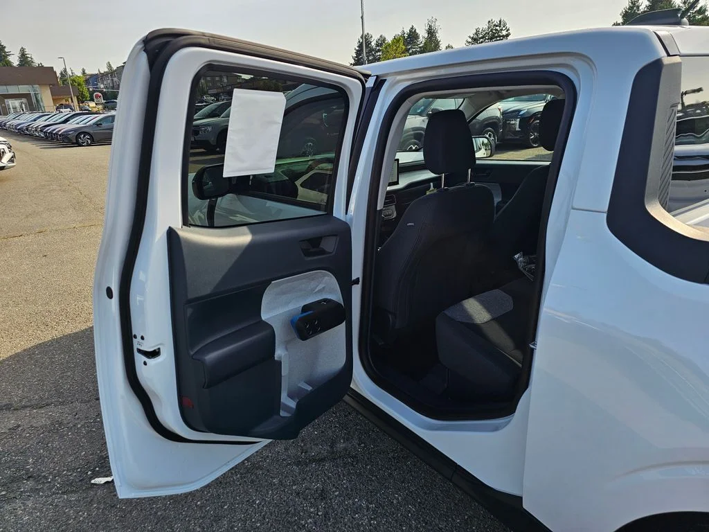 New 2025 Oxford White Ford XLT image 16