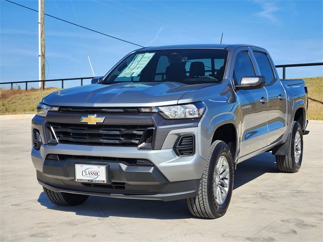 2025 Chevrolet Colorado Work Truck LT photo 2