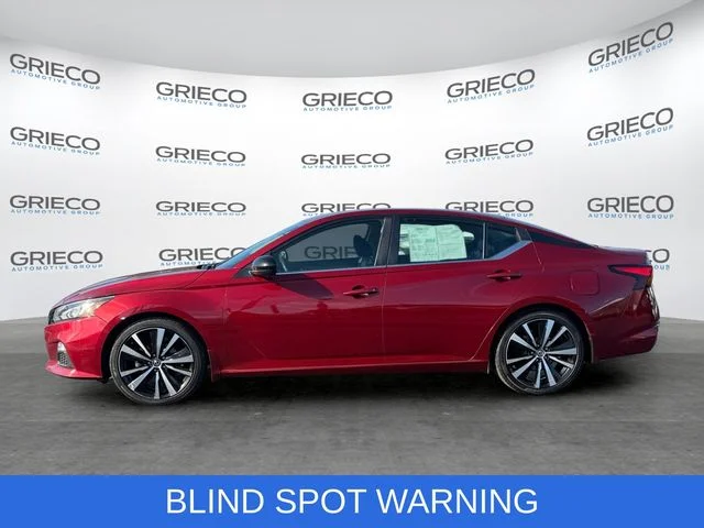 Used 2022 Red Nissan 2.5 SR image 4