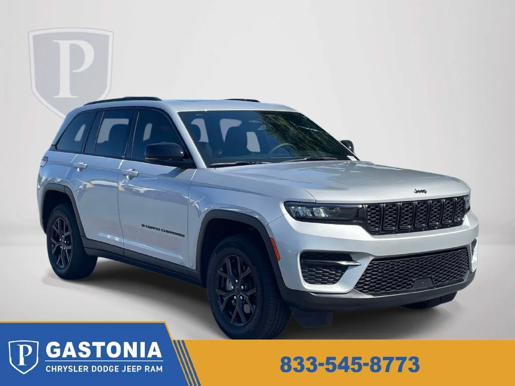 Used 2024 Silver Jeep Altitude X image 1