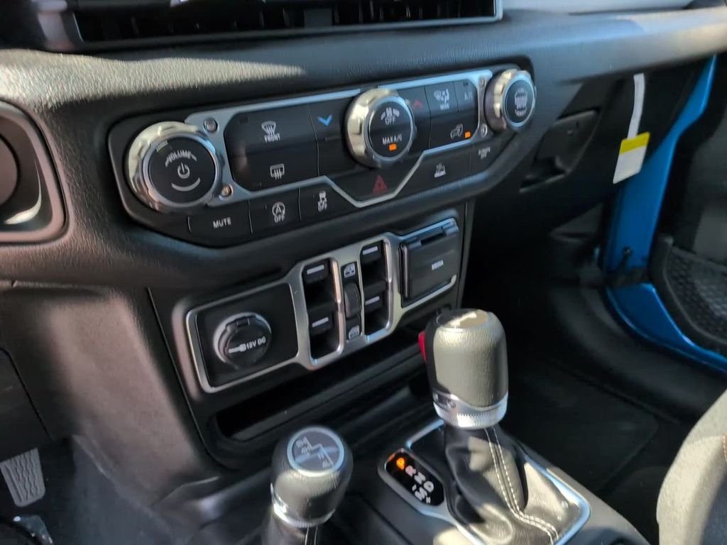 New 2026 Hydro Blue Pearl-Coat Exterior Paint Jeep Sport image 23