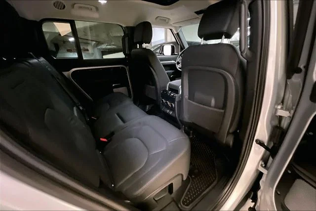 Used 2023 Silver Land Rover S image 12