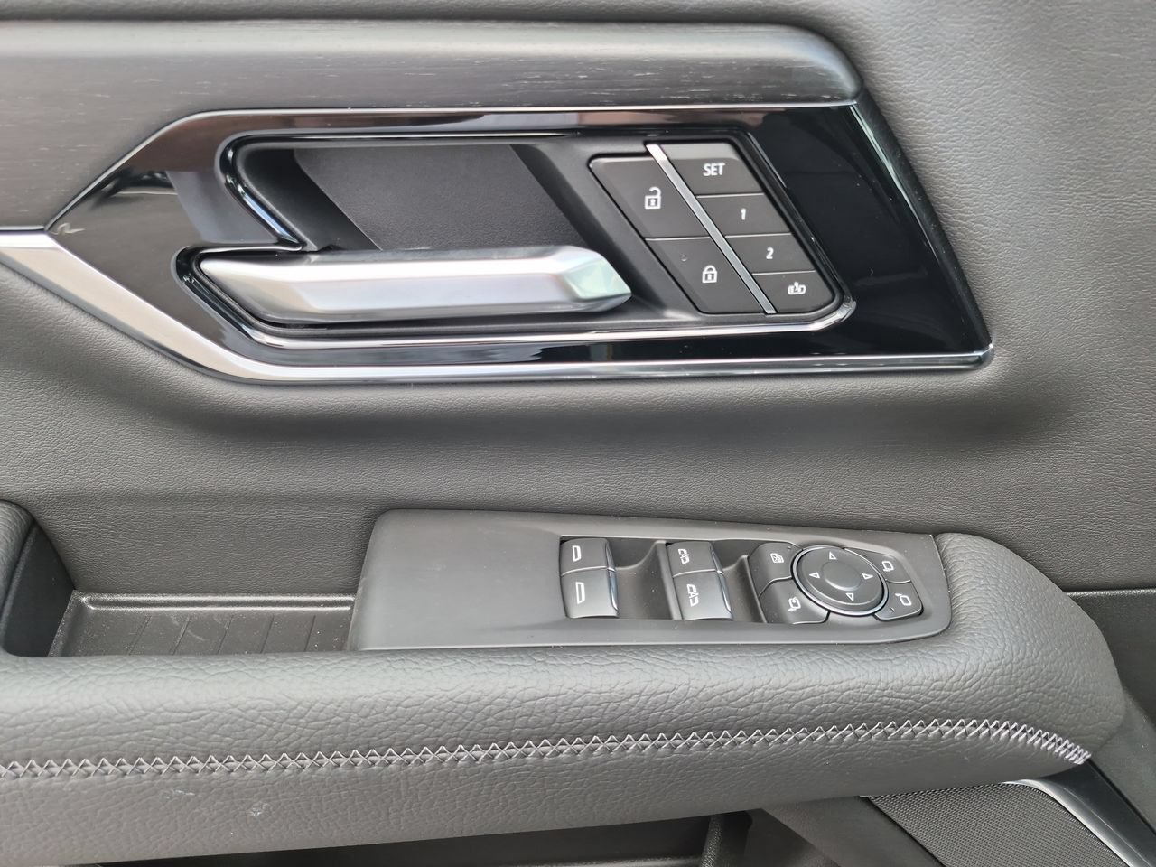2026 GMC Yukon Denali - Photo 23
