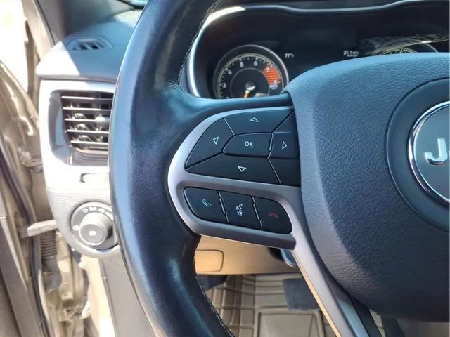 Used 2021 Beige Jeep Latitude Lux image 27