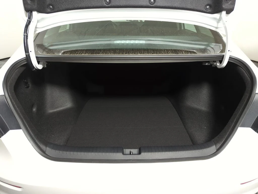 New 2026 Platinum White Pearl Honda LX image 10